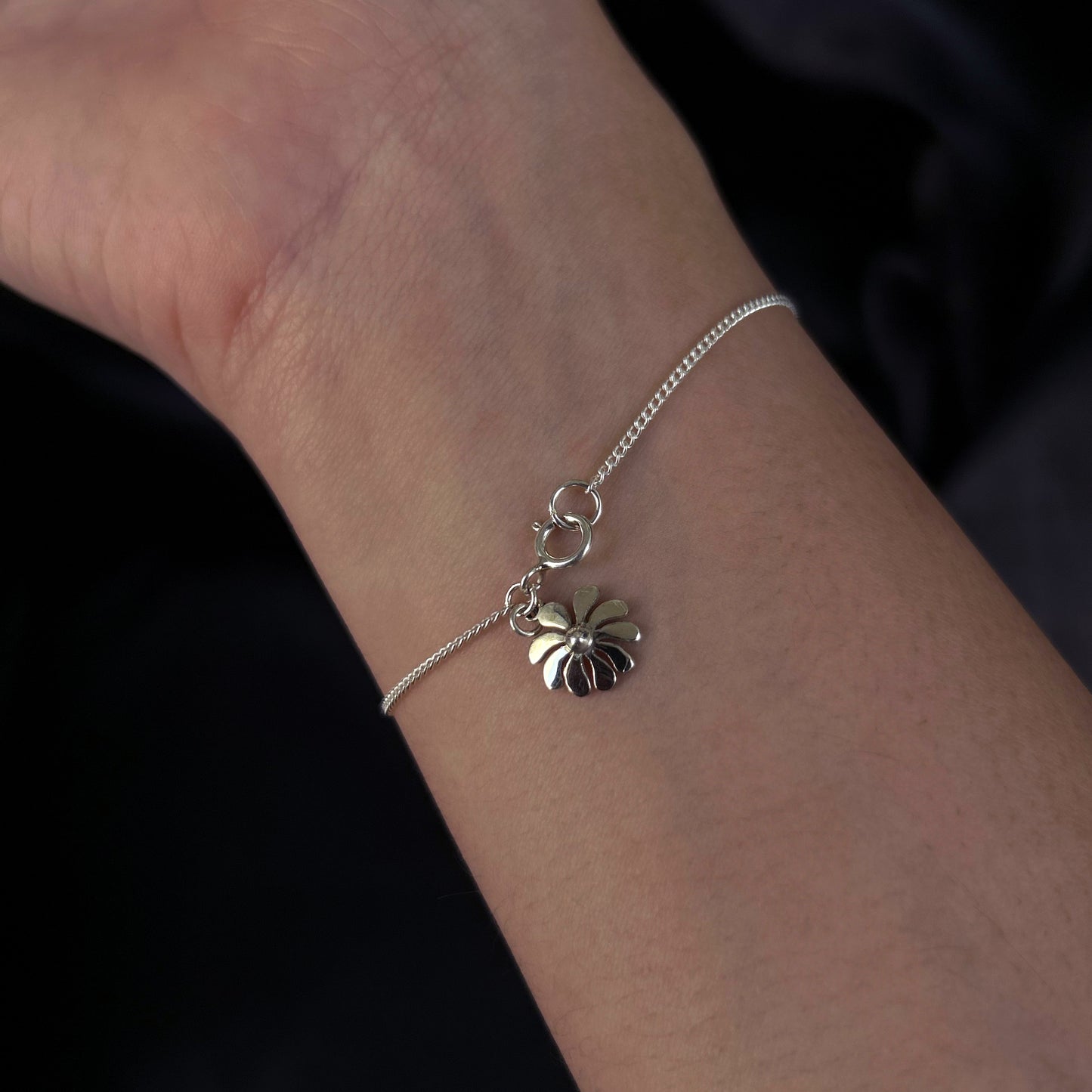 Pulsera mini dije Flor